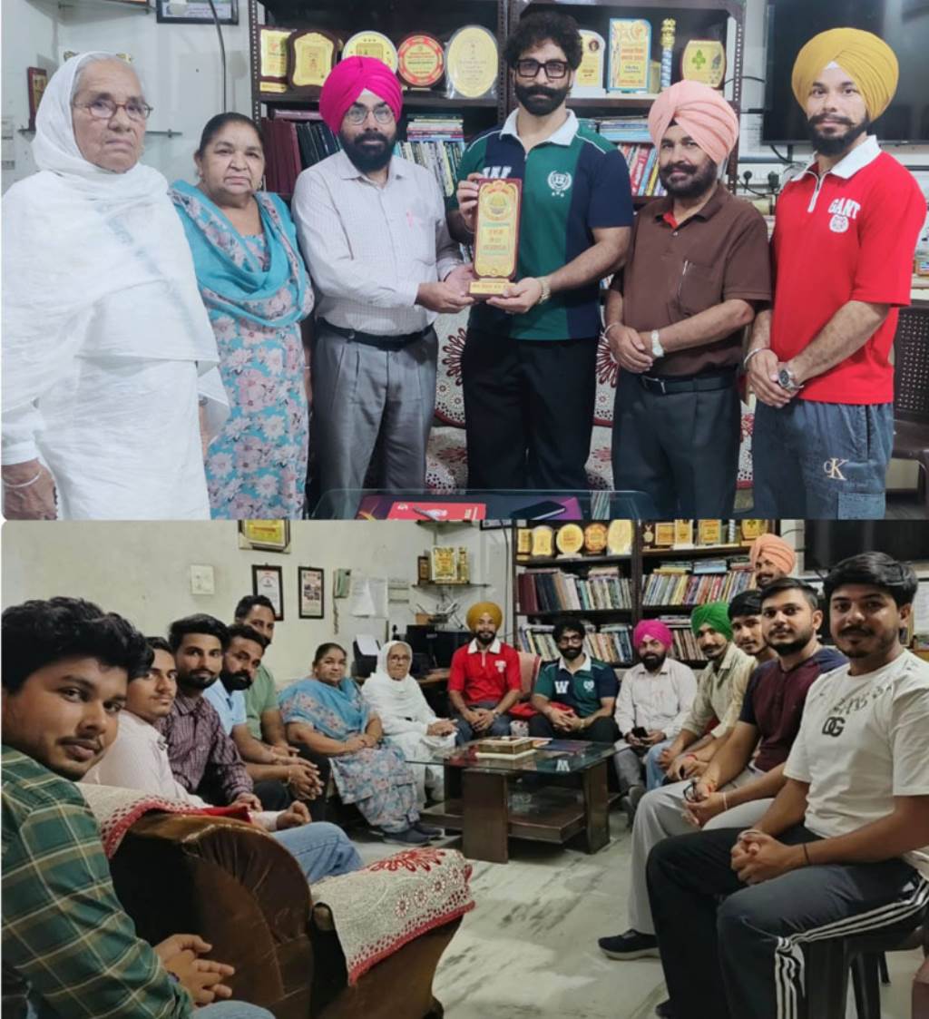 Facetoface and honouring of famous film actor Deepak Kamboj at Global Star Library Ratia